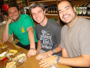 Amigos de longa data, agora todos casados!