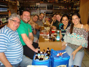 Eduardo, os meninos de novo, Angela, Joice, Cláudia e Fran.