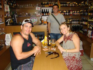 Marcos e Simone. E em pé, Machado.