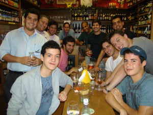 O Funkeiro e o professor Vinícius. Faltou o Danilo nas fotos...