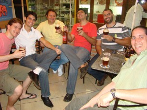 Henrique, Tadeu, Guilherme, Marcelo, Loró e Vini.