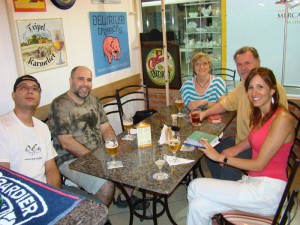Marcelo, Gu e Kika com os queridos pais do Nils.