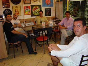 A gente grande que estava aqui: Marcelo, Gu, Daniel, Osvaldo e Machado.