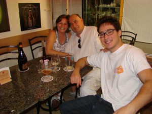 Beth, Araújo e John.