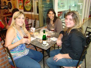 Maria Alice, Eliza e Priscila.
