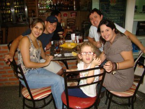 Marcela, Toni, Fábio, Ana Paula (com o Dudu na barriga) e Ana Clara.