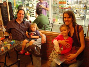 A família: Vini com Leleo, Sofie com Nina.