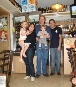 A gente com parte da família. O Eric (mais conhecido como Vake) é uma grande figura! (literalmente!)