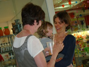 Avó, mãe e filho. Não é uma delícia?