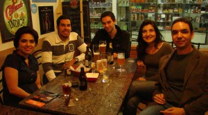 Agora, foto com o alemão que aprende português e a professora de todos, Luciana.