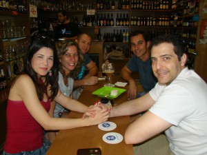 Marcela, Tati (com uma menininha na barriga), Bechelli, o personal e Flávio.