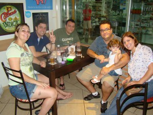 Rosana, Otávio, Marcos, Rodrigo com a Manu e Lidi (A Marina estava ocupada, se divertindo com uma amiguinha).