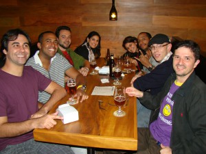 Vessecchi, Bus, Fábio, Thaís, Pedrão e a namorada, Luca e Décio.