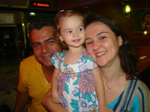 Rodrigo e Dani, com a Maria Eduarda.