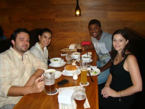 Fábio, Thaís, Renatão e Negona.